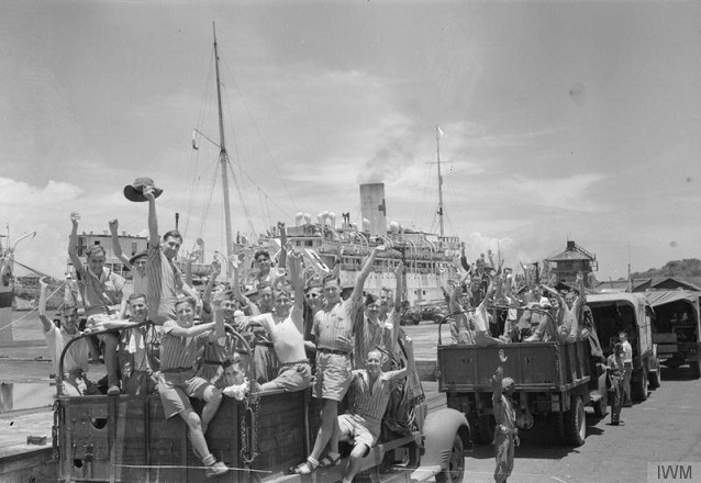 Liberated PoWs at the Dock 